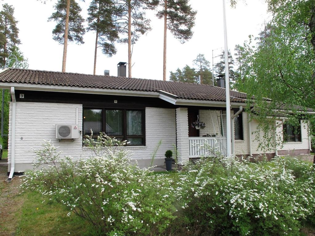 Paritalo Juva, Kirkonkylä Kohdenumero 622880 4h,k,s, 92,5 m² Kov. 1989 Energialuokka D 2018 Mh. 110 000,00 Vh. 110 000,00 Metsätie 3. Paritalohuoneisto Kirkontaustan alueelta.