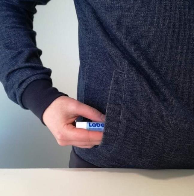 Tässä harjoitteessa tehtävänäsi on tunnustella taskussasi olevia esineitä ja tunnistaa niitä tunnon avulla. Voit tehdä harjoitetta monissa eri paikoissa kuten kotisohvalla tai kävelylenkillä.
