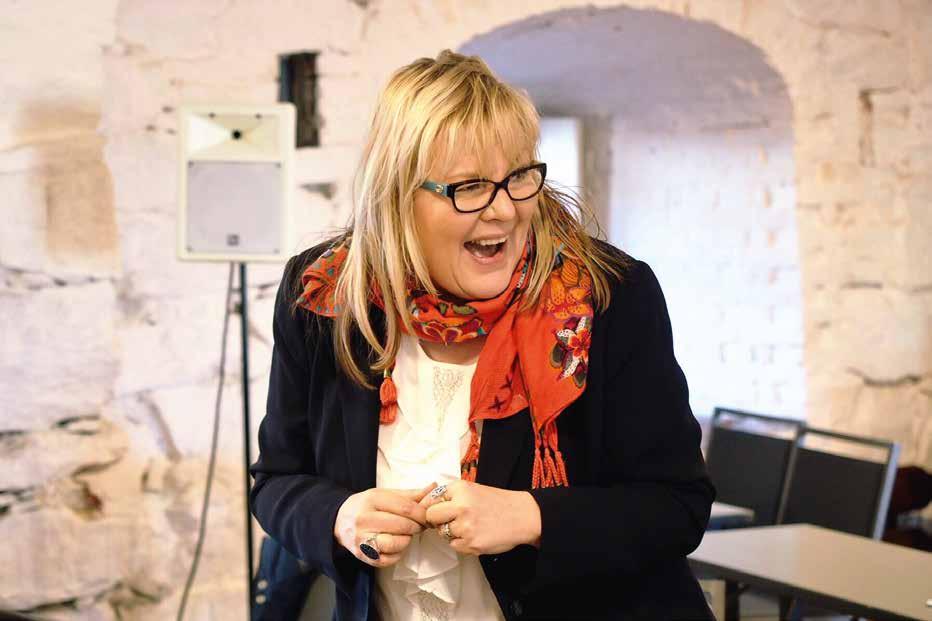 TOM HAGELBERG Tehdään tekoälystä tukiäly kaikille Teksti: Johanna Kotipelto Tekoäly on vallannut otsikot, yliopistokurssit ja mielipidepalstat.
