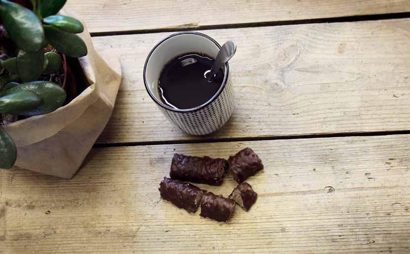 uklaat valmistetaan paahtamalla koko naiset kaakaopavut niin, että kaikki kaakaon