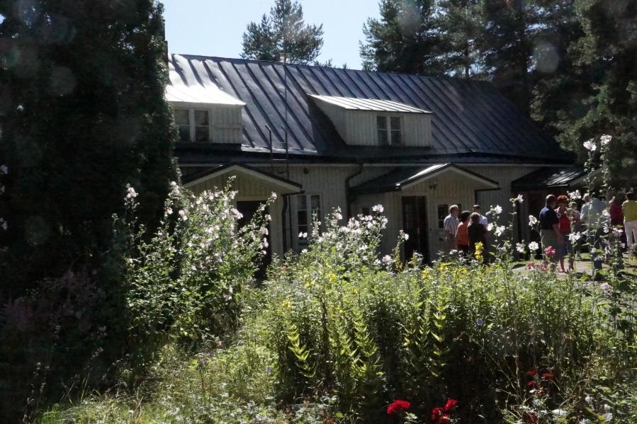Salonsaaren Lomakylä Salonsaaren Lomakylä on viehättävä lomanviettopaikka ympäri vuoden ja sen sijainti Asikkalan kunnassa, Päijänteen