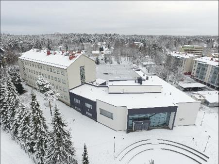 pelkkää hyvää" "laajennettu kuvis" "lukiokoulutuksen suorittamisesta on paljon hyötyä tulevaisuudessa" "uudet ihmiset, pienessä lukiossa tuntisi kaikki ennalta" "hyppytunneilla lyhyt matka eri