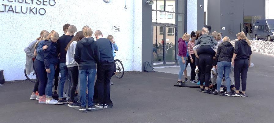 Yrittäjyysopinnoissa voit olla mukana myös käytännön yritystoiminnan aloittamisessa tai vaikkapa mukana esim. musikaaliprojektin markkinoinnin suunnittelussa ja toteuttamisessa.