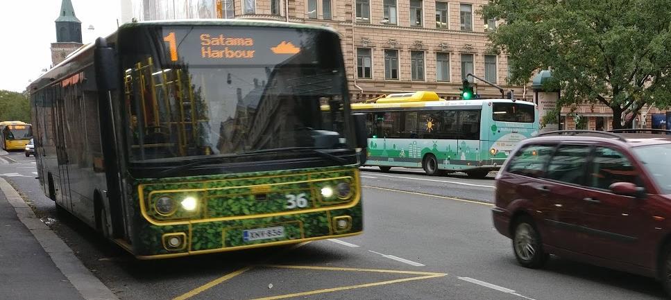Sähköbussit eivät poikkea pituudeltaan, leveydeltään, painoltaan tai matkustajakapasiteetiltaan perinteisistä dieselbusseista.