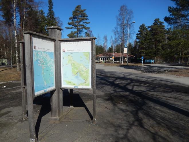 41 Kuva 8. opastetaulut ja kartat Liitteessä 2 näkyy karttasovelluksella kuljettu reitti opastepisteineen.