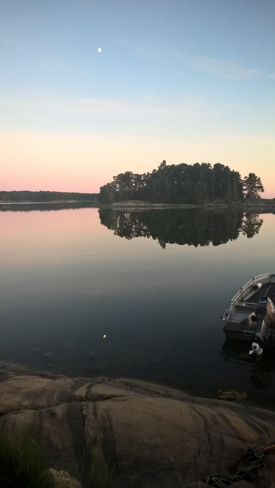 Tunneäly 1. Omien tunteiden tiedostaminen on tunneälyn kulmakivi. Ihmiset, jotka havaitsevat tunteensa ja osaavat ehkä nimetä ne, osaavat järjestää elämäänsä itselleen tärkeään suuntaan. 2.