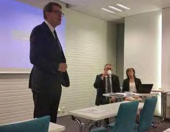 Merkin luovuttivat Rauman kauppakamarin hallituksen puheenjohtaja Jyrki Heinimaa ja RMC:n toimitusjohtaja Heikki