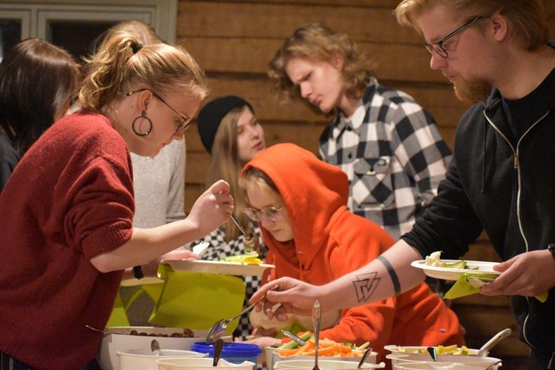 fi Nuorille Nuoret aikuiset Arto Köykkä nuoriso- ja rippikoulutyöstä vastaava pappi 050 357 8111 arto.koykka@evl.