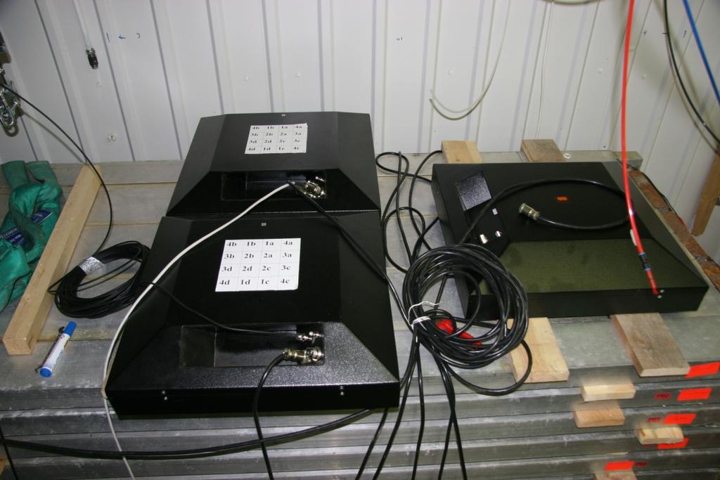 Ilmaisimet (2) Muoviset tuikeilmaisimet SC16 detector 50 50 cm 2, H = 13 cm massa 20 kg per SC16 16