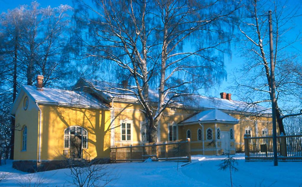 Lohjan Museo - kulttuurihistoriallinen museo - perustettu vuonna 1911, kunnallistettiin vuonna 1977 - toiminut vuodesta 1980 kartanomiljöössä Lohjan Iso-pappilassa, vastaa myös Johannes Lohilammen