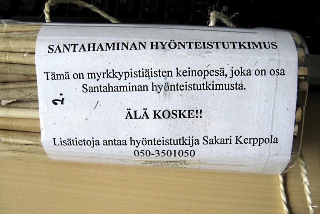 Kolopesijöille sopivia sekä vanhoja kilpikaarnaisia että kelottuneita petäjiä ja muutakin lahopuuta (koivua, haapaa, leppää, pihlajaa, raitaa) on paikka paikoin löydettävissä.