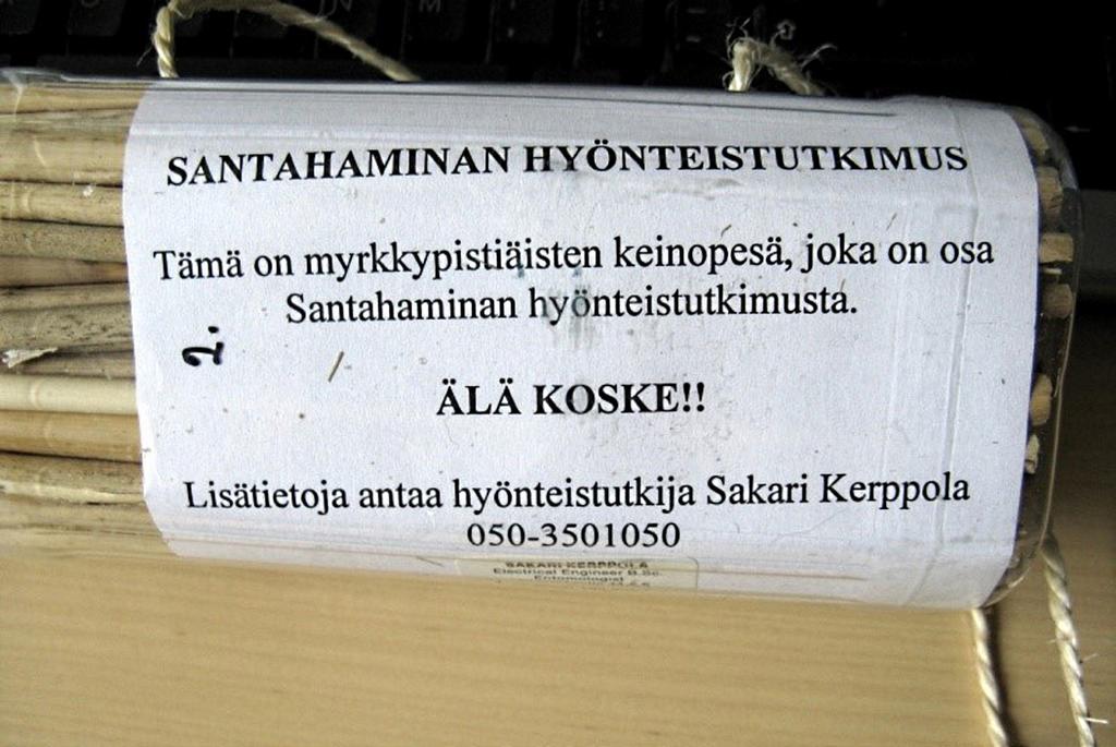 Kolopesijöille sopivia sekä vanhoja kilpikaarnaisia että kelottuneita petäjiä ja muutakin lahopuuta (koivua, haapaa, leppää, pihlajaa, raitaa) on paikka paikoin löydettävissä.