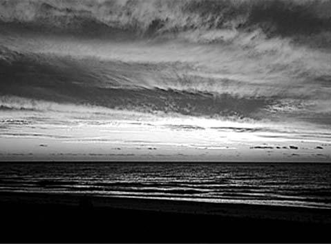 Objektiivin lisävaruste - Lens accessory Lisävarusteena saatava laajakulmalisäkesetti Wide Converter Kit ZCW-100 sopii tähän kameraan. Siinä on 0.