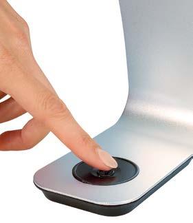 Mit dem Touch-Dimmer am Leuchtenfuss lässt sich das warme Licht in 3 Stufen regulieren.