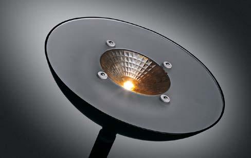 LED First Stehleuchte Neuheiten Diskreter LED Deckenfluter mit schöner mattschwarzer Oberfläche.
