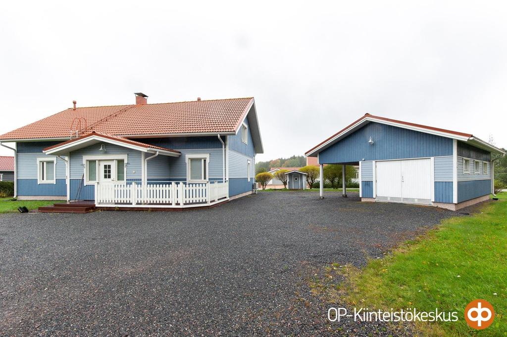 Omakotitalo Somero, Harju Kohdenumero 603400 K,oh,3 mh,th/mh,s,ph,2 wc,khh,2 aulaa,kuisti, 185,0 m²/216,0 m² Kov. 2006 Energialuokka Ei e-tod. Mh. 225 000,00 Kehäkuja 1.