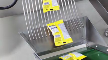 Pussit muotoillaan tavallisesti tasaisesta, rullalla olevasta kalvosta pussimaiseen muotoon, jossa pitkittäinen sauma sekä ylä- ja alareunan poikkisaumat hitsataan.