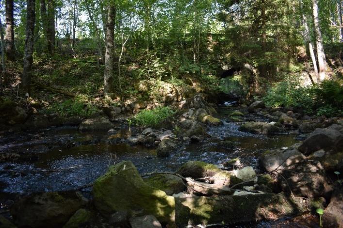 Kuhmalammin ja Alaisenlammin välillä on pudostuskorkeutta peräti 25,3 metriä. Alaisenlammista Päijänteeseen pudotusta tulee 1,7 m.