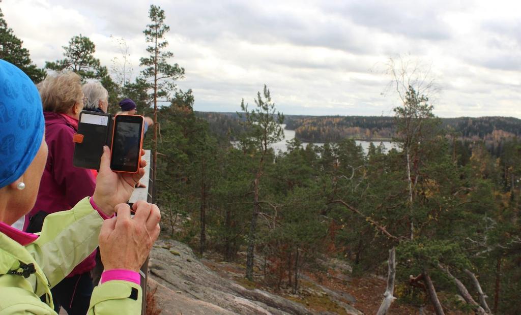 SYYSPÄIVILLÄ HALTIASSA Yhdessä! Suomen Ladun syyspäivät järjestettiin tänä vuonna 19.-21.10. Nuuksion kansallispuiston liepeillä, luontokeskus Haltian ja Solvallan Urheiluopiston tiloissa.