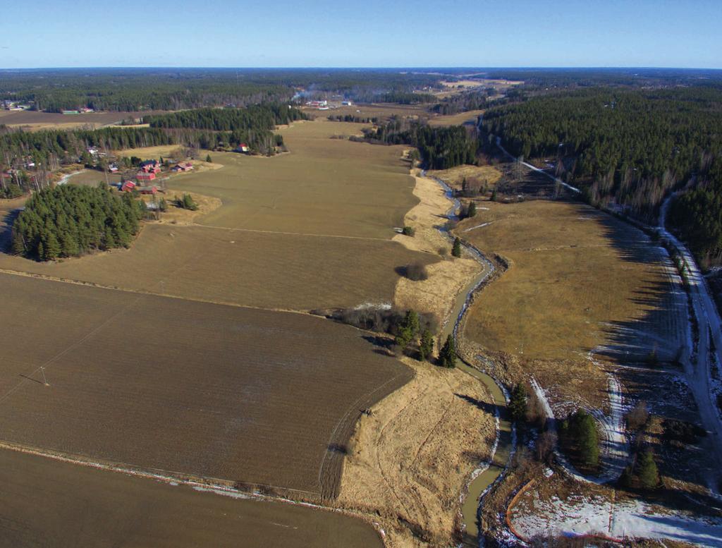 Kipsin vaikutukset Savijoen vedenlaatuun Mutkittelevaa Savijokea lähellä Liedon Parmaharjulla sijaitsevaa alinta mittauspistettä (Kuva: Janne Artell) Liuennut fosfori.