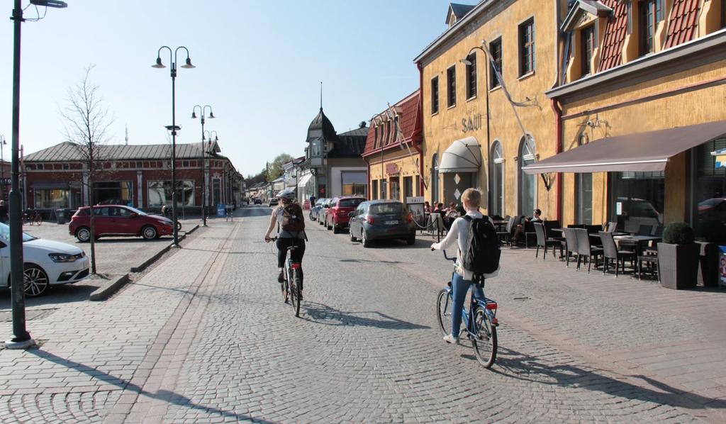 4.10 Pyöräilyn sujuvuus Pyöräreittien viitoituksen ja opasteet hyväkuntoisiksi kokevien osuus laski viimeisen kahdeksan vuoden aikana 43 prosentista 27 prosenttiin.