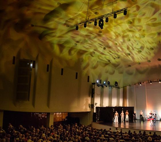 standup, beatboxing och musik. Poesi är inspirationen för såväl konserten med Shakespearetema som de två konserterna med Claes Andersson och Julia Korkman i Åbo slott.