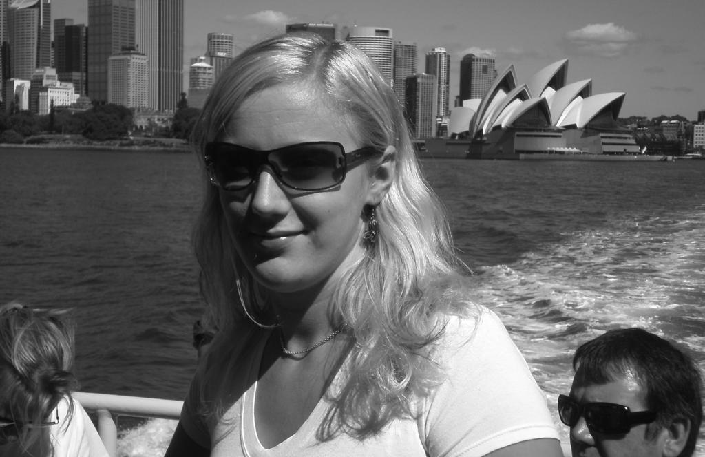 Meie KG, 23. aprill 2008 Saarlased Austraalias Nimi: Karmen Riik. Kodukoht: Saaremaa, Orissaare. Elukoht Austraalias: Queensland, Cold Goast, Coolangatta.