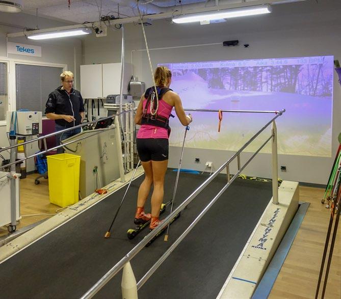 14 YLIOPISTOKESKUKSEN TOIMINTA YLIOPISTOKESKUKSEN TOIMINTA 15 valmistunut sen toiminnan aikana 70 tutkintoa.
