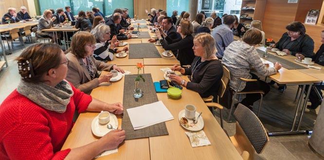 Kirjasto on liitetty osaksi ammattikorkeakoulun kirjastoa. Jyväskylän yliopiston Liikuntateknologian yksikkö toimii Snowpoliksessa 375 m 2 :n tiloissa Vuokatissa. myös opetustehtävissä.