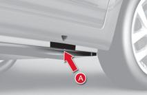 Autot, jotka on varustettu alumiinivantein, vie koristekapselin irrotintyökalu keskiökoristeen loveen ja nosta painamalla, keskiökoriste irtoaa.
