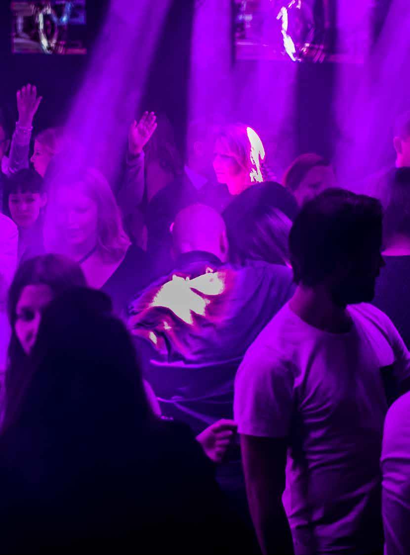 31 PANOSTUS ASIAKAS- JA HENKILÖSTÖTYYTYVÄISYYTEEN KANSAINVÄLISTYMINEN: LAAJENTUMINEN POHJOIS-EUROOPPAAN SUUREMPI PAINOARVO MYYNNILLE, MARKKI- NOINNILLE JA MARK- KINATIETÄMYKSELLE ASIAKASTYYTYVÄISYYS