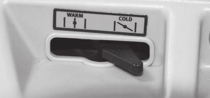 Den Motor ein paar Minuten lang laufen lassen, sodass er völlig rund läuft, bevor ein Stromverbraucher angeschlossen oder die niedrige Leistungsstufe aktiviert wird.