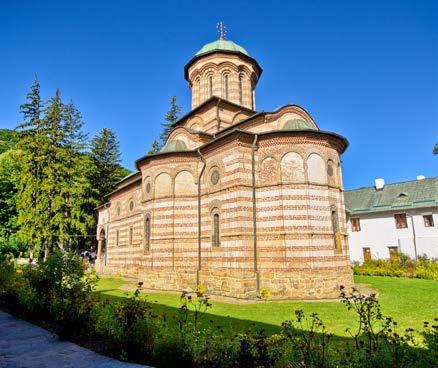 Monumentaalinen parlamenttitalo Palatul Parlamentului on diktaattori Ceauşescun mahtipontinen aikaansaannos, johon hän sai idean Pohjois-Korean vierailullaan.