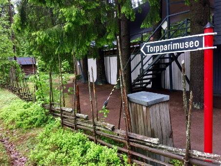 toisilta paremmin ja minulla huonommin. Sää selkeni illalla ja emme kastuneet.