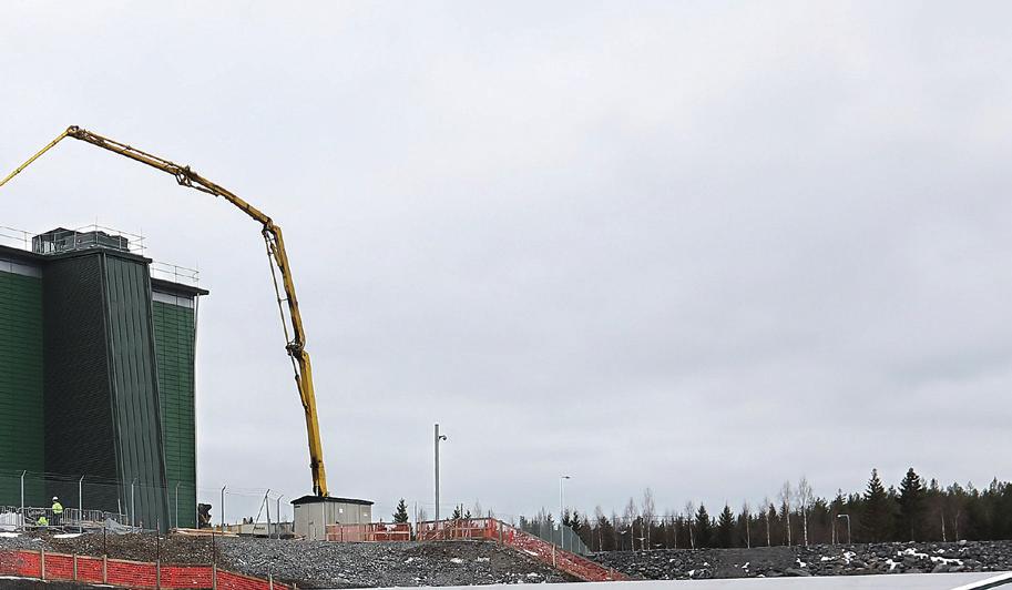 TIIVISTELMÄ Tässä raportissa esitetään ydinenergia-asetuksen mukainen selvitys ydinjätehuoltovelvollisten, Teollisuuden Voima Oyj:n (TVO) ja Fortum Power and Heat Oy:n (Fortum) ydinjätehuollon