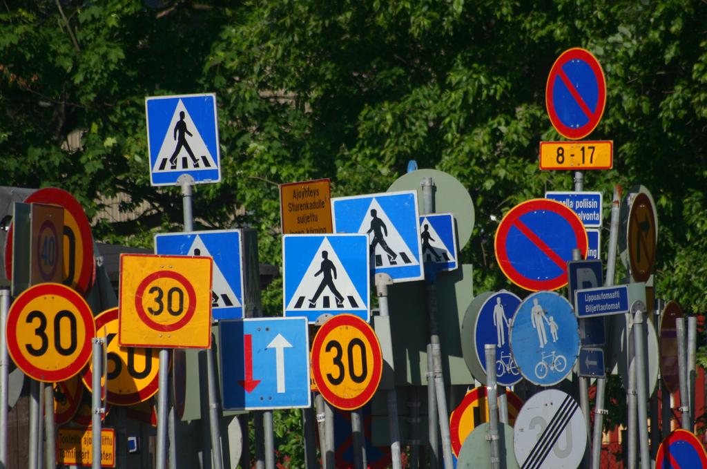 Julkisten hankintojen tarjouskilpailuissa vaaditaan, että tarjoajan koulutustilojen on sijaittava rakennuksessa, jossa tarjotaan muutakin koulutusta.