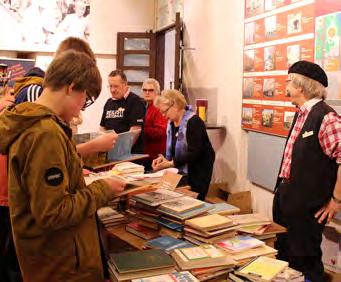Museosakki on aktiivisista vapaaeh toi sista koostuva ryhmä erilaisia ihmisiä, jotka pitävät museoista ja haluavat viettää aikaa historian parissa.