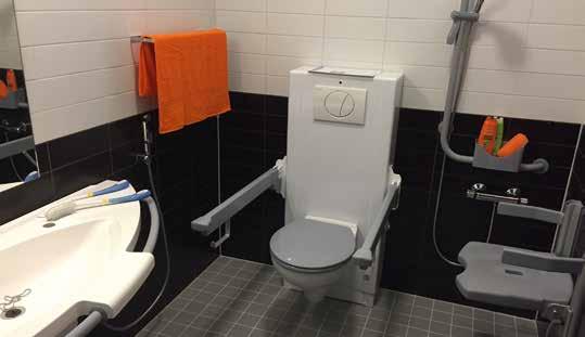Kunnonkodin WC- ja suihkutila. Kuva: Neuvontakeskus Kunnonkoti. Toiminnasta tiedotetaan netti- ja Facebook-sivuilla, esitteissä, lehtijutuissa sekä sähköpostitse verkostoille.