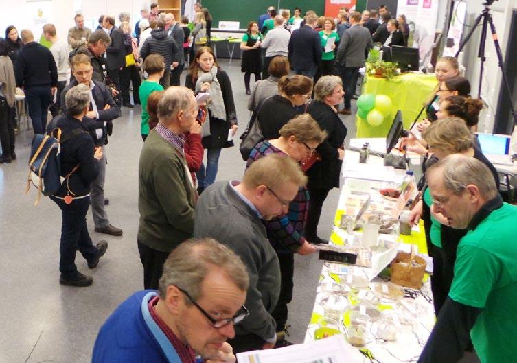 Kuva 2. Innovaatiomessujen ilmapiirissä Mustialassa 14.3.2017 huokui innostuneisuus. Kuva: Outi Vahtila, HAMK.