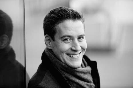 Kristóf Baráti Unkarilainen viulisti Kristóf Baráti on lähtöisin muusikkoperheestä. Hän vietti lapsuuttaan Venezuelassa, mistä palasi Budapestiin opiskelemaan Franz Lisztin musiikkiakatemiaan.