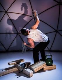 KREPSKO Theatre Group (FIN/CZ) AnnaBerthaCecilia E A B Ikäsuositus yli 5-vuotiaille n. 50 min pe 28.9. klo 10 (päiväkodit) ja klo 12 (alakoulut) Lumosali, Urpiaisentie 14 Kuva Krepsko.