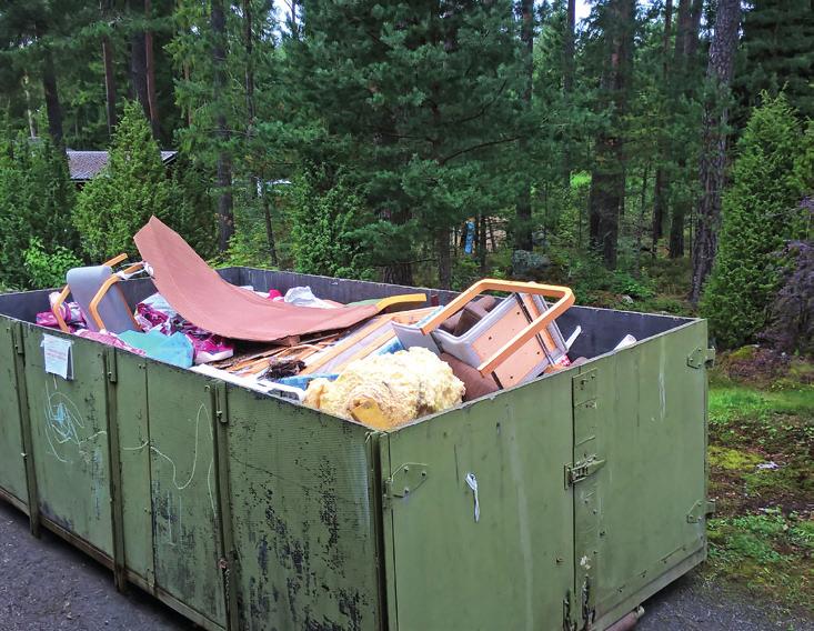 Sekalainen rakennusjäte muoviletkut, putket ja listat eristevillat kipsilevyt muovimatot tapetit, kuivunut liisteri valokatteet uretaani alumiinipinnoitettu höyrynsulkupaperi sähkökaapeleiden
