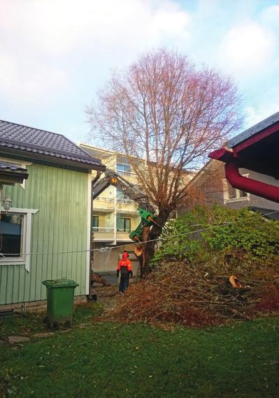 Rakennusluvan hakijana on aina kiinteistön omistaja tai haltija. Asunto-osakeyhtiössä huoneiston omistaja ei voi itse hakea lupaa, vaan hakemus on aina tehtävä yhtiön nimissä.