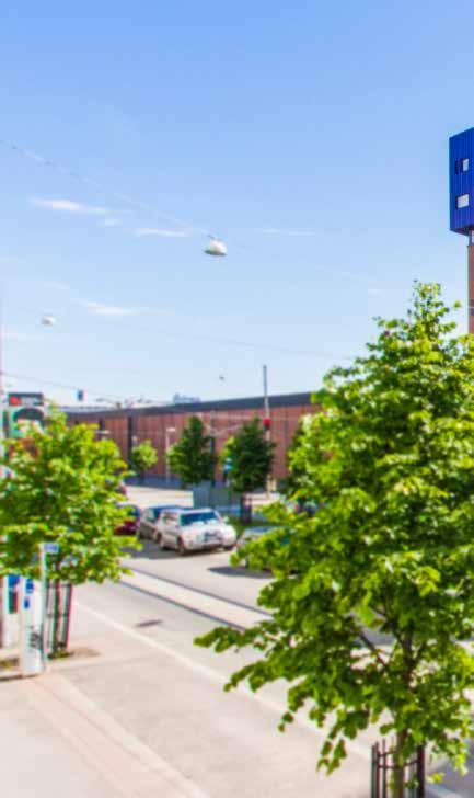 Kaupungin rytmi kuljettaa löydöstä toiseen, terästää uteliaisuuteni ja pitää hereillä.