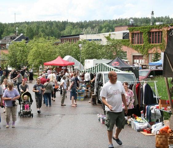 PikkuLeppiksen ja Käsityökahvilan puuhapiste lapsille Klo 9 15 K-Marketin ja Ravintola Valurin edustalla, Huhdintie 10-12. Kirkolla tapahtuu Klo 9 14 seurakunnan tapulikahvila.