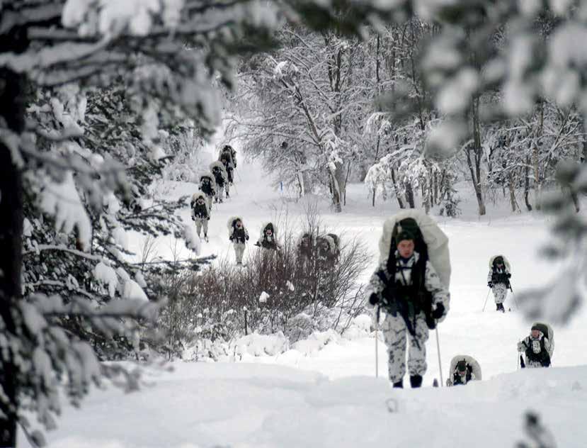 Talvisodankäynnin peruskurssi kehittää sotilaiden ammattitaitoa talviolosuhteissa