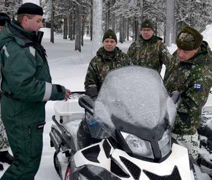 reserviläisiä sekä yhdysvaltalaisia, ruotsalaisia, saksalaisia ja tanskalaisia