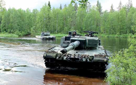 Koulutuksen ensimmäinen puolisko ei poikkea normaalista varusmieskoulutuksesta, vaan jakautuu perus-, erikois- ja joukkokoulutuskausiin.