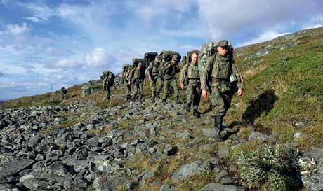 Ruotsalaisen joukkueen suorituksen jälkeen erityisen miellyttävää oli seurata aliupseerikoulun harjoitusjoukon toimintaa, jotka paineenkin alla tekivät oikeita suoritteita rauhassa ja oikein, vaikka