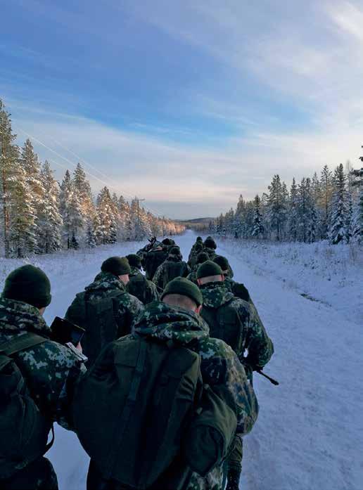 Kurssin johtajan tervehdys Teksti: Aliupseerikurssin 2/17 johtaja kapteeni Joni Liimatainen Vuoden 2017 alussa uudelleenperustettu 2.